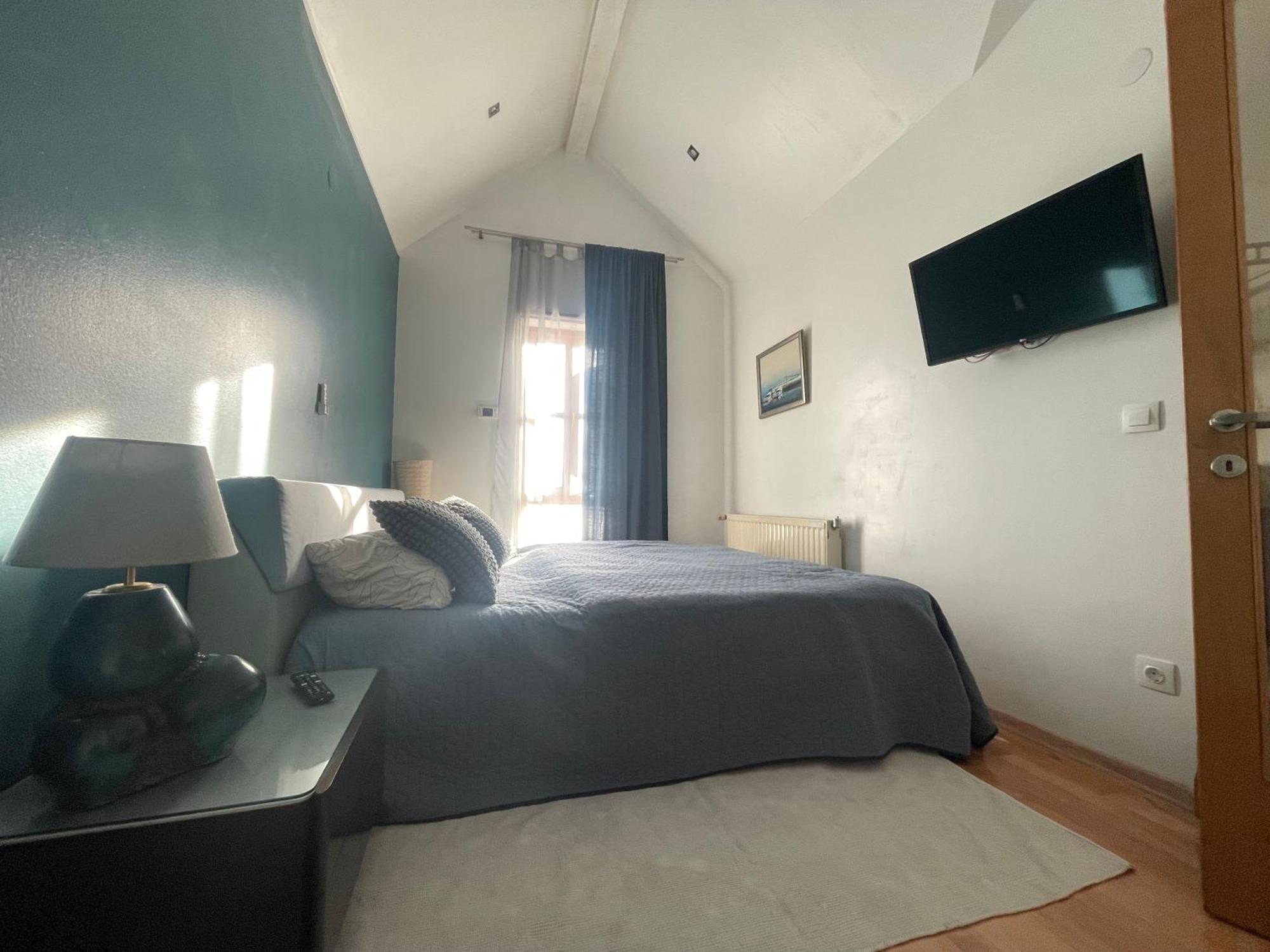 Vila Milka - Balkon - Besplatan Parking - Samostalna Prijava Karlovac Buitenkant foto